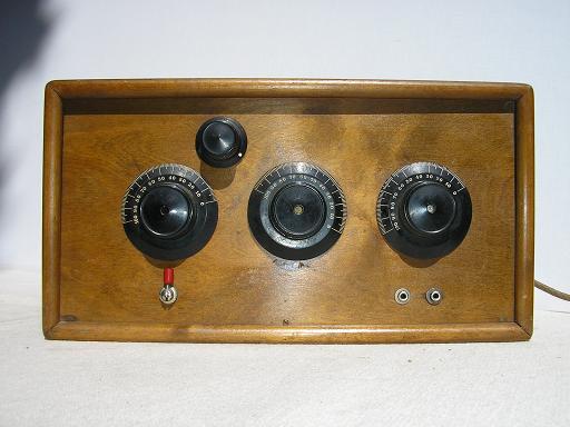 Radio desconocida con 3 vlvulas