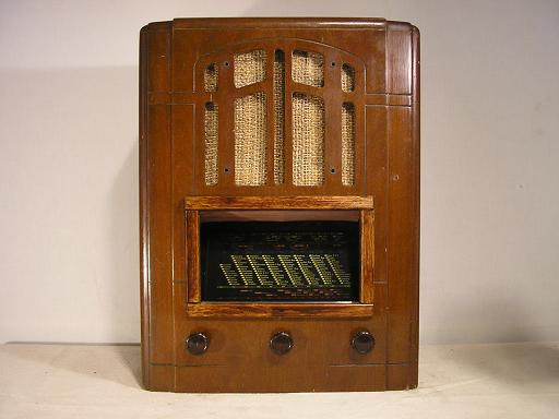 Radio desconocida con 4 vlvulas